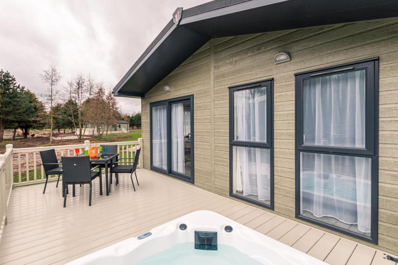 Honeysuckle Lodge With Hot Tub Йорк Екстер'єр фото